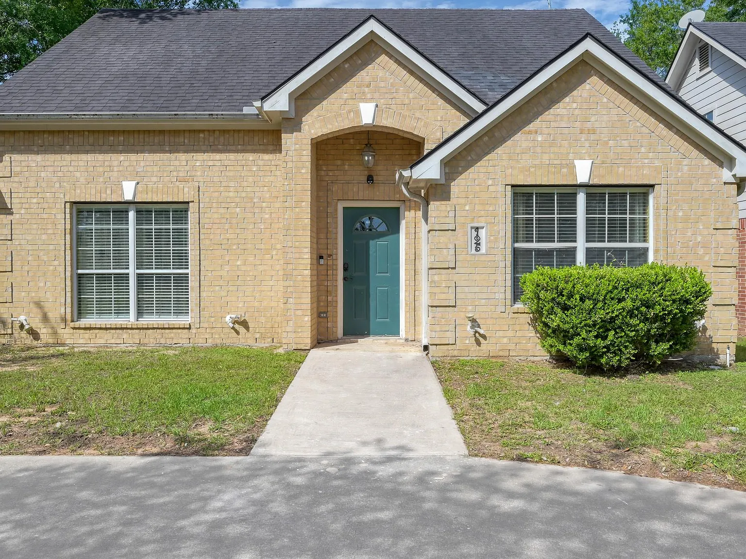1 bed, 1.5 bath, 1700 sqft, $850 — Photo 4