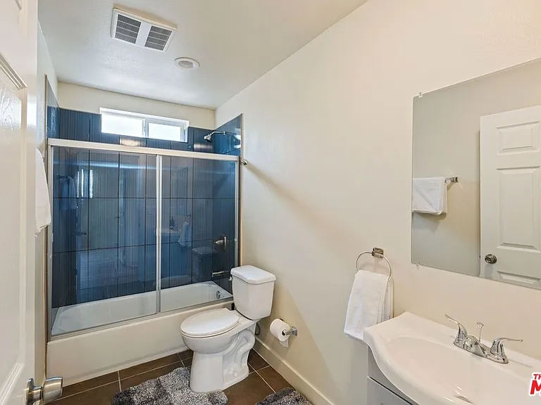 5912 S Flower St — Photo 39