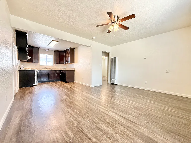 714 S Sequoia Ave — Photo 1