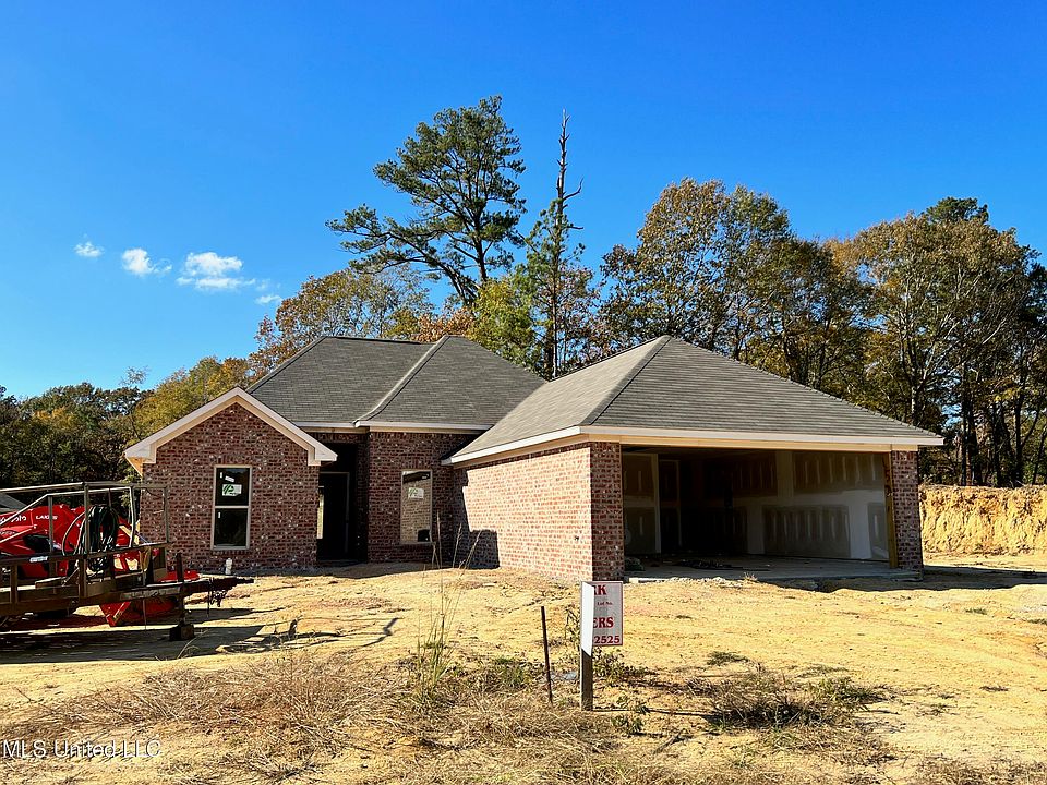 1st image of 487 Silver Hill Dr