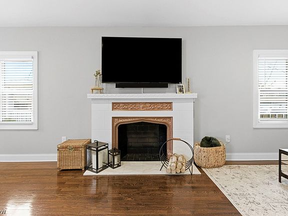 3rd image of 3525 Silsby Rd