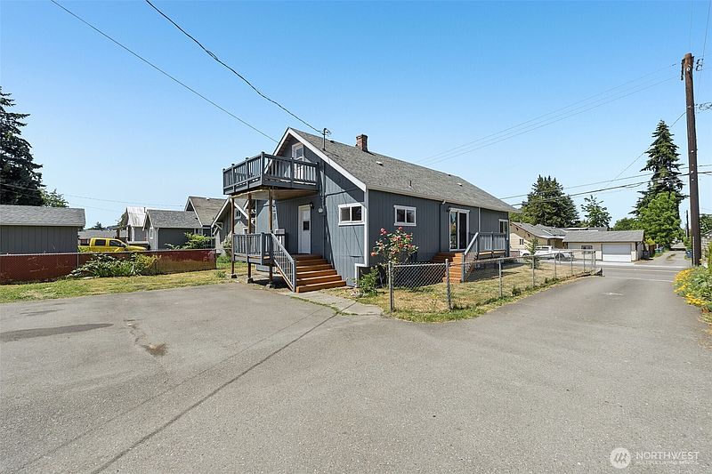 2nd image of 806 4th Street SE