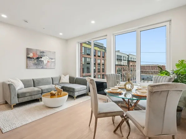 1 Mallory Avenue image 8 of 21