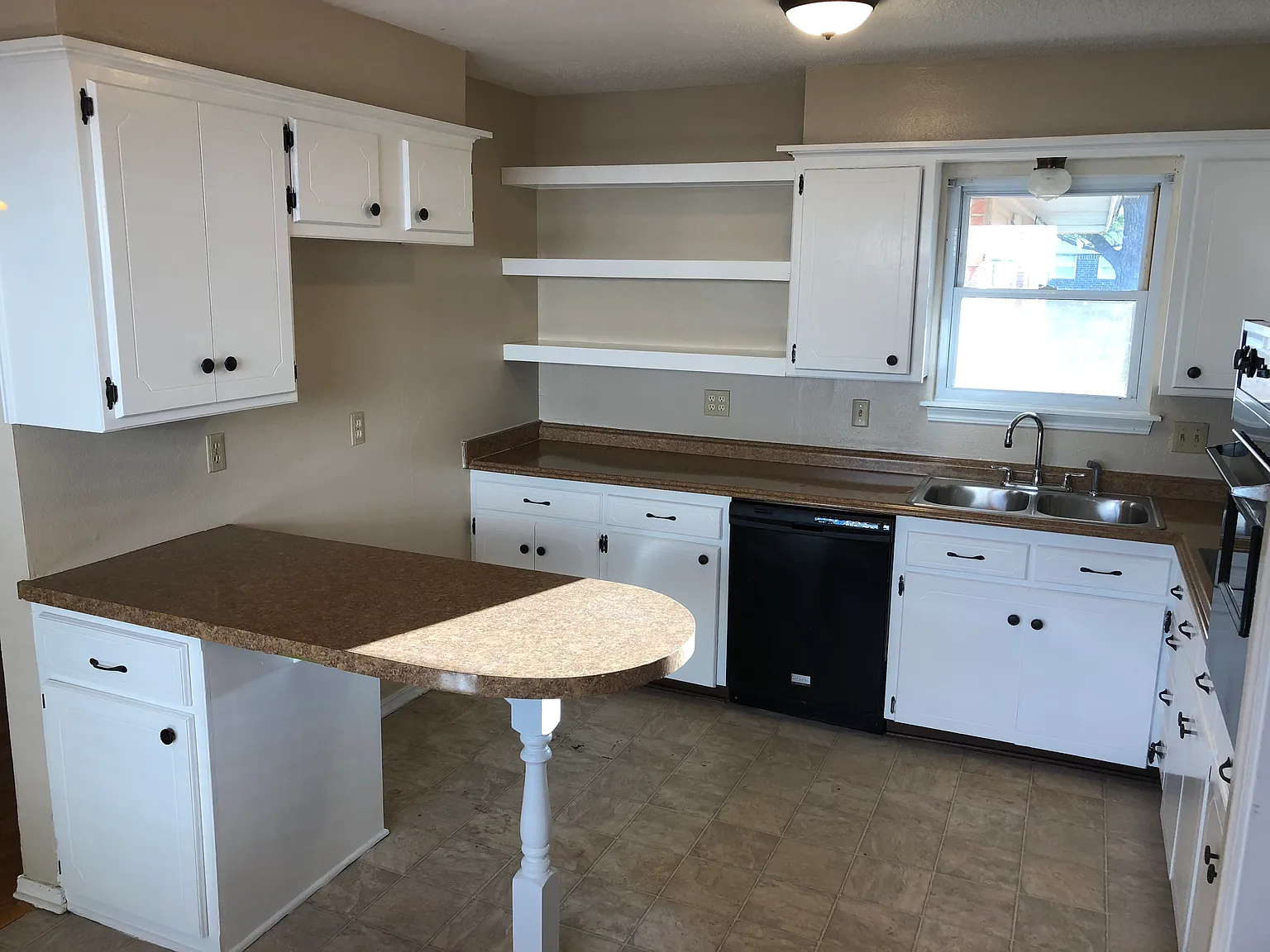 4 bed, 1194 sqft, $1,300 — Photo 3