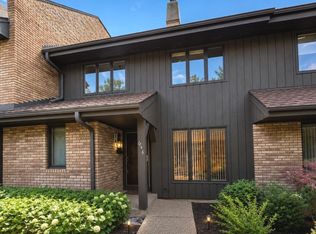 1846 Mission Hills Ln, Northbrook, IL 60062