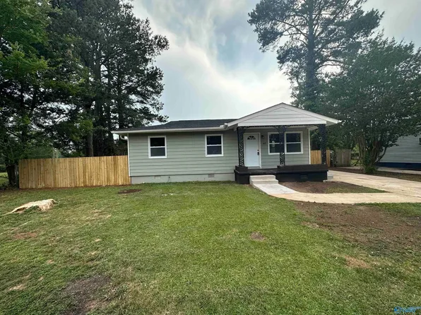 303 Monroe Dr NW, Decatur, AL 35601