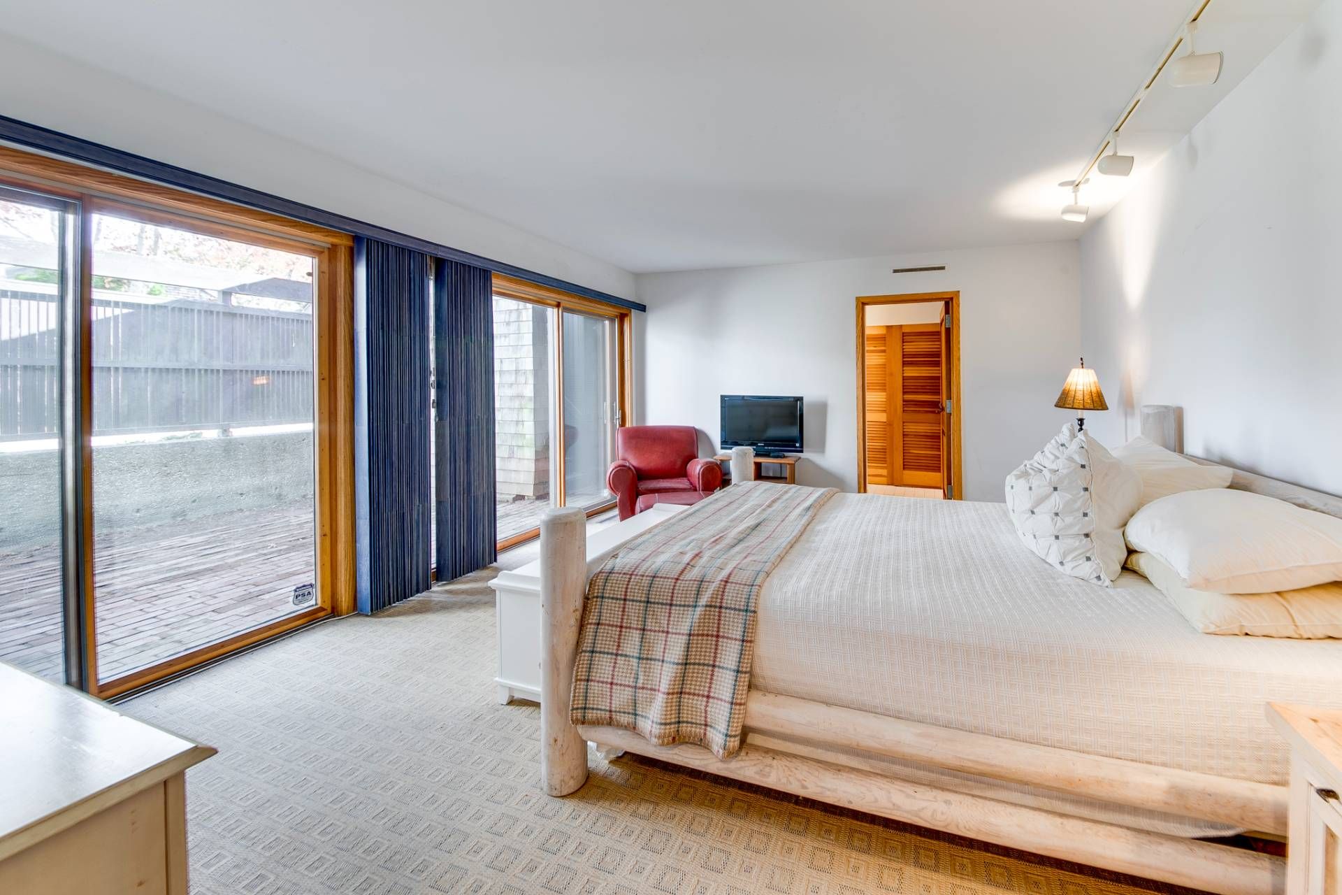 11 Dune Alpin Dr North, East Hampton, NY 11937 Out East