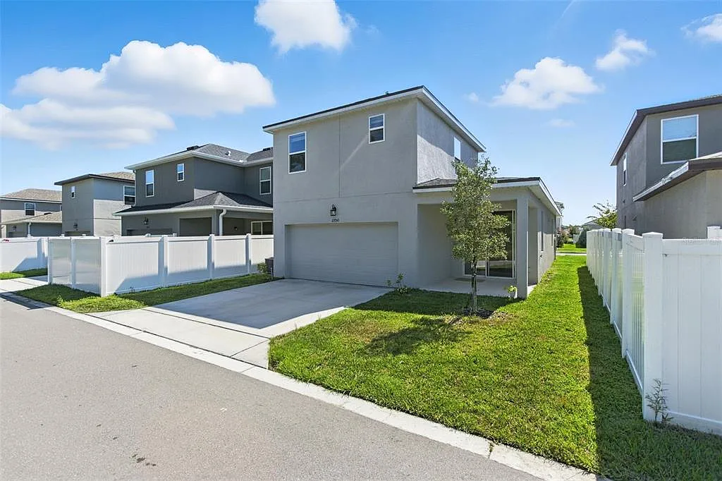3 bed, 2.5 bath, 1611 sqft, $2,700 — Photo 4