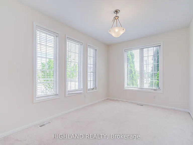 513 Tyrone Cres — Photo 6
