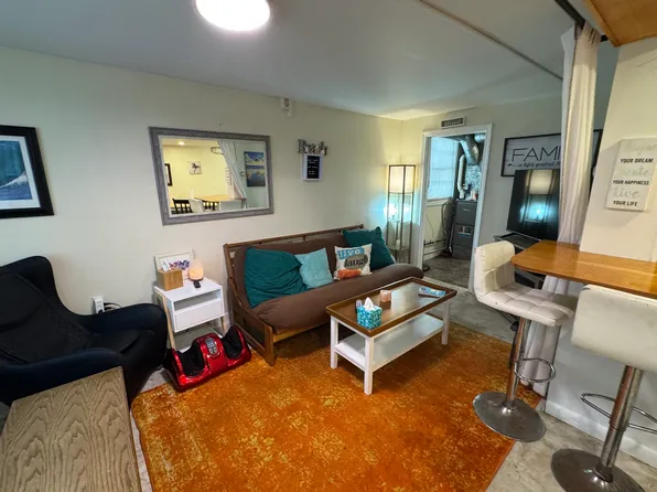 24 H St, Hampton, NH