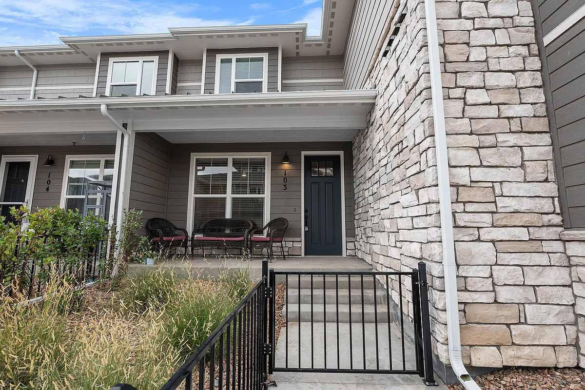 Building Photo - 350 High Point Dr #C-103