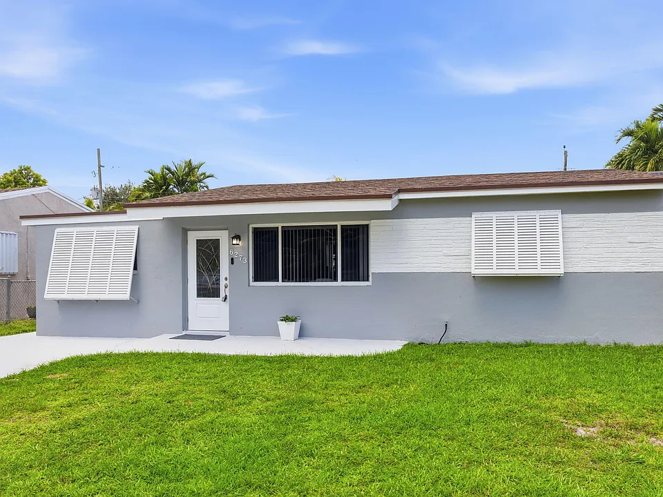 6273 SW 25th St
