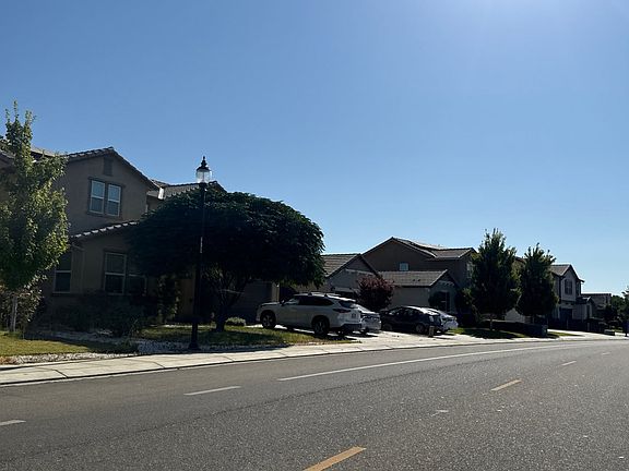 5th image of 233 Springfield Dr