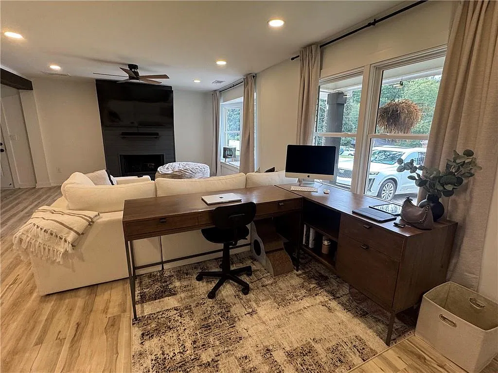 3 bed, 3.0 bath, 1114 sqft, $2,200 — Photo 3