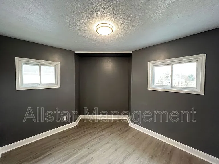 760 W 9th St — Photo 17