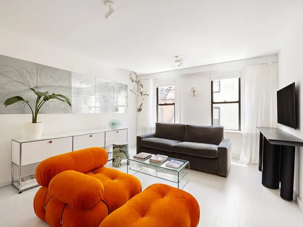 307 W 20th St APT 3R, New York, NY 10011
