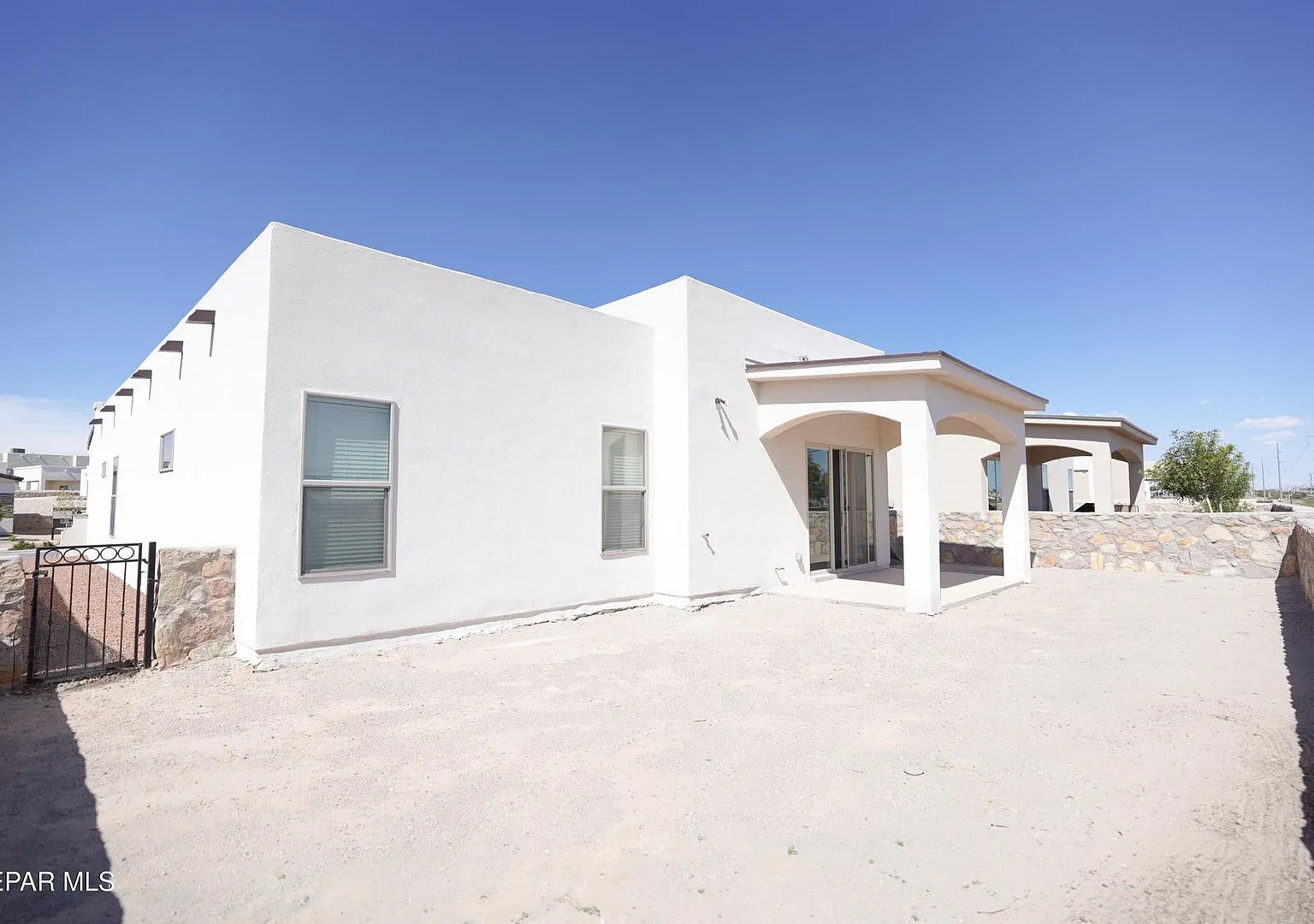 Beautiful single-story home in Emerald Park! — Photo 2