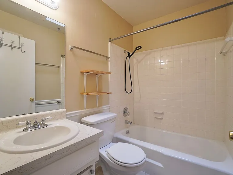 618 W 51st St #104 — Photo 18