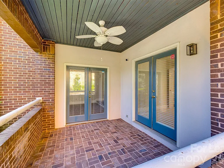 2220 Roswell Ave — Photo 24
