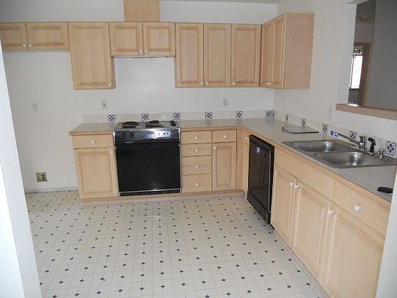5th image of 5207 108th Pl NE