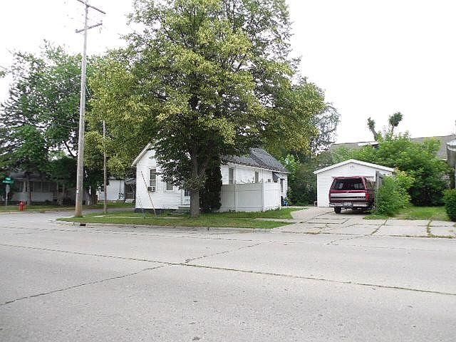 2nd image of 301 S Irwin Ave