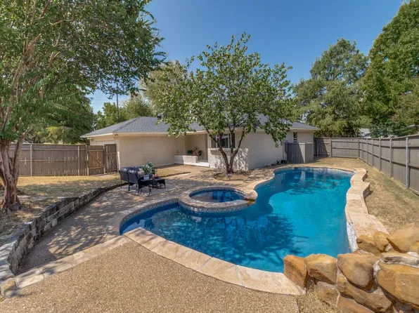 9008 Flicker Ln, Dallas, TX 75238