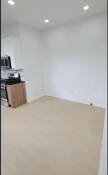 283 Webster Ave #2L — Photo 7
