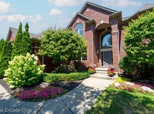 13255 Maple Lawn Dr, Shelby Township, MI 48315