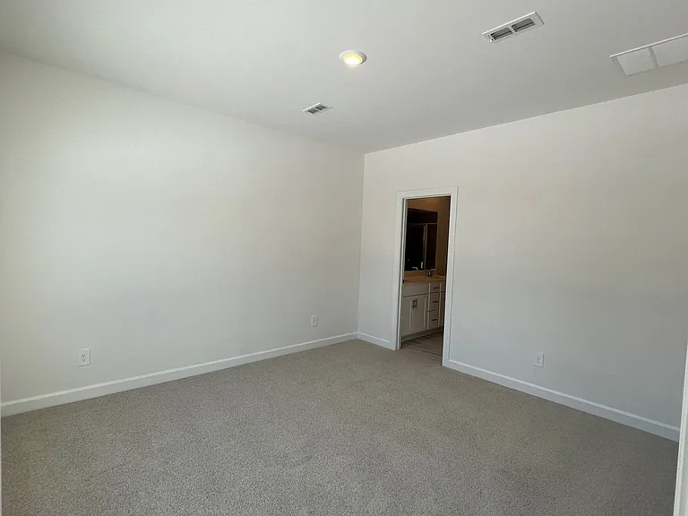 1548 31st Street Ct SE — Photo 5