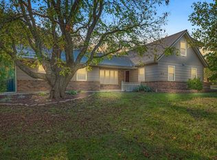 5719 SW 27th St, Topeka, KS 66614