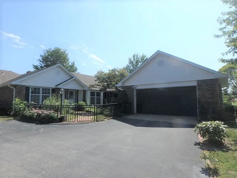 1510 Woodrail Ave