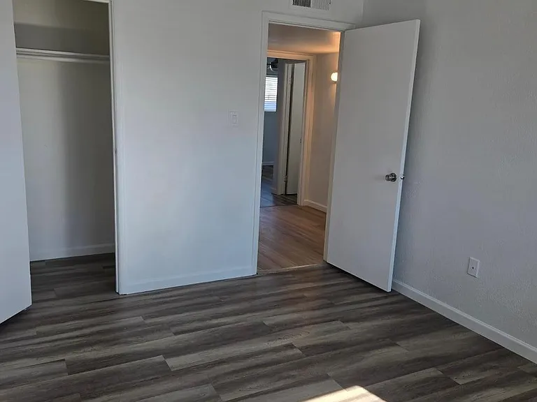 620 E Broadway Ln — Photo 6