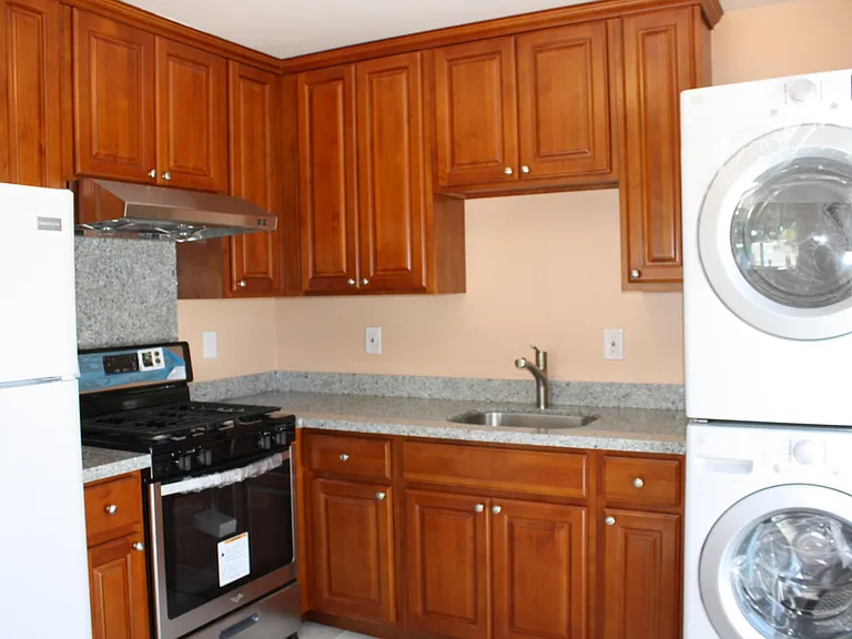 259 Selwyn Dr #B — Photo 3
