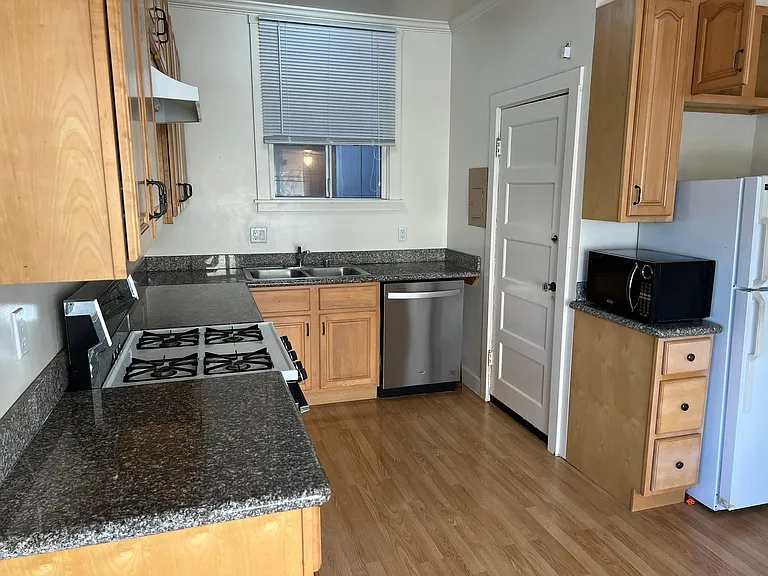 495 27th Ave #8 — Photo 20