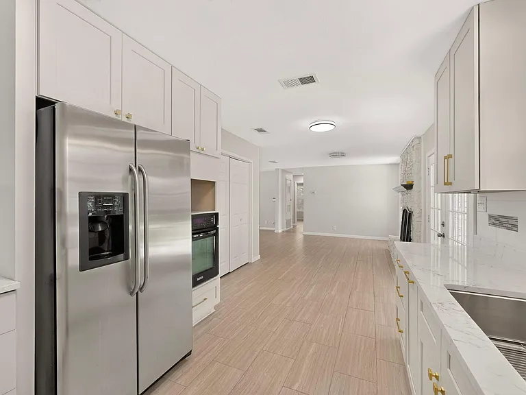 2307 Galway St — Photo 15