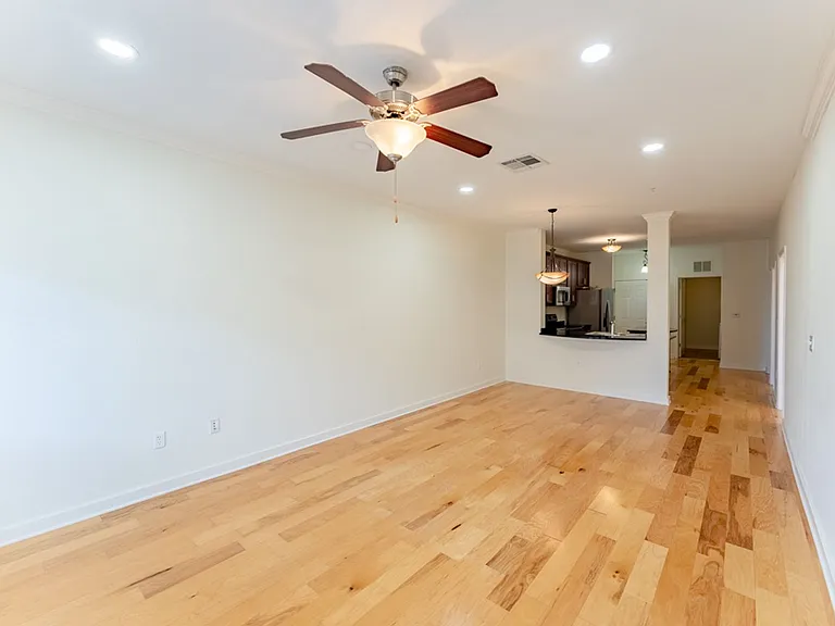 910 W 25th St #504 — Photo 3