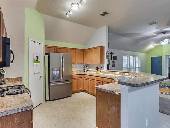 3rd image of 10416 Manhassett Dr