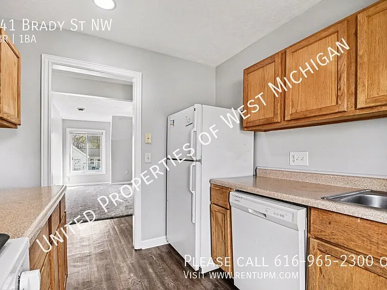 341 Brady St NW — Photo 2