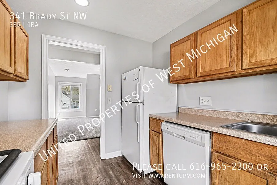 Building Photo - 341 Brady St NW