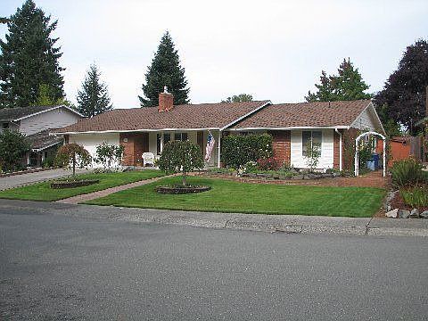 South Facing Cheerful White and Brick Cottage
