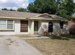 512 Perez St, Uvalde, TX 78801