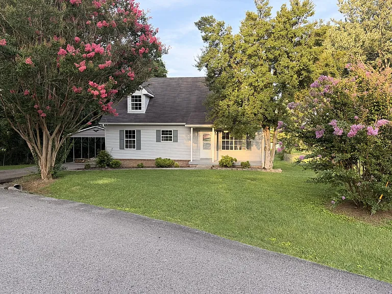 1306 Green Forest Dr — Photo 2
