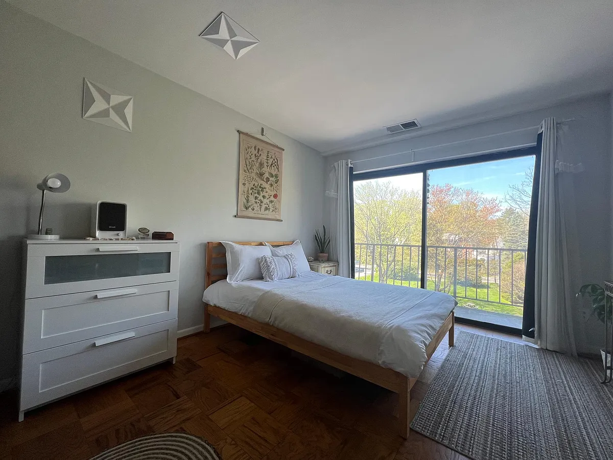Building Photo - 575 Thayer Ave #407