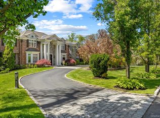 10 Hemlock Drive, Great Neck, NY 11024
