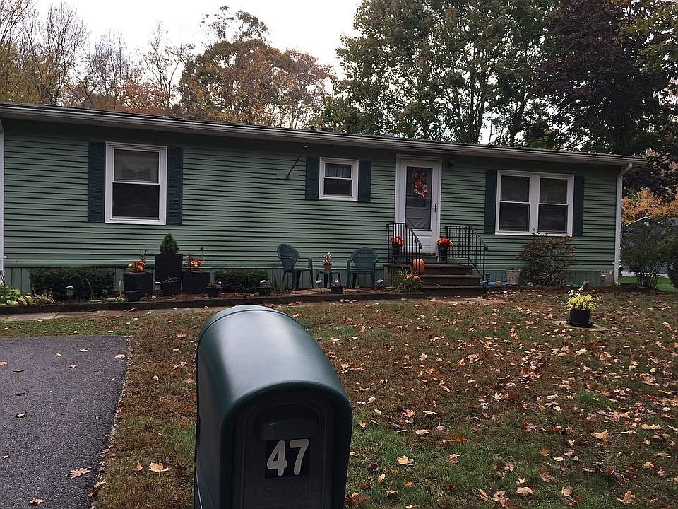 2nd image of 47 Stone Hedge Rd