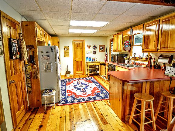 4th image of 688 Kanuga St