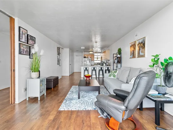 1015 Ala Napunani St APT 802, Honolulu, HI 96818