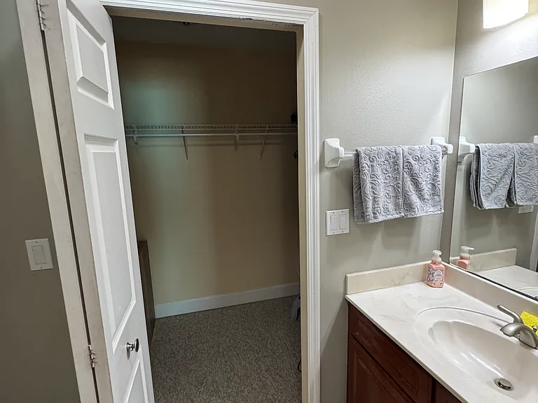 225 Lincoln Ave — Photo 16