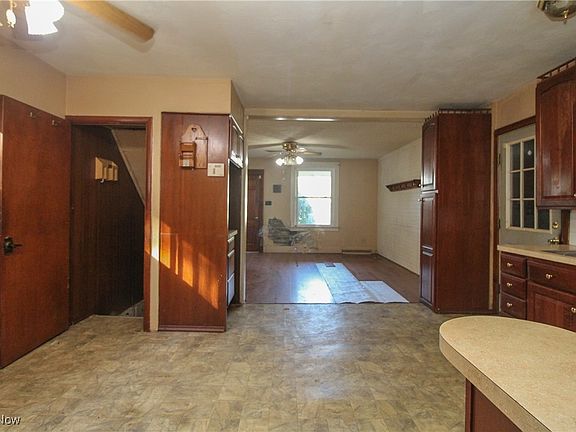 5th image of 145 Bouquet Ave