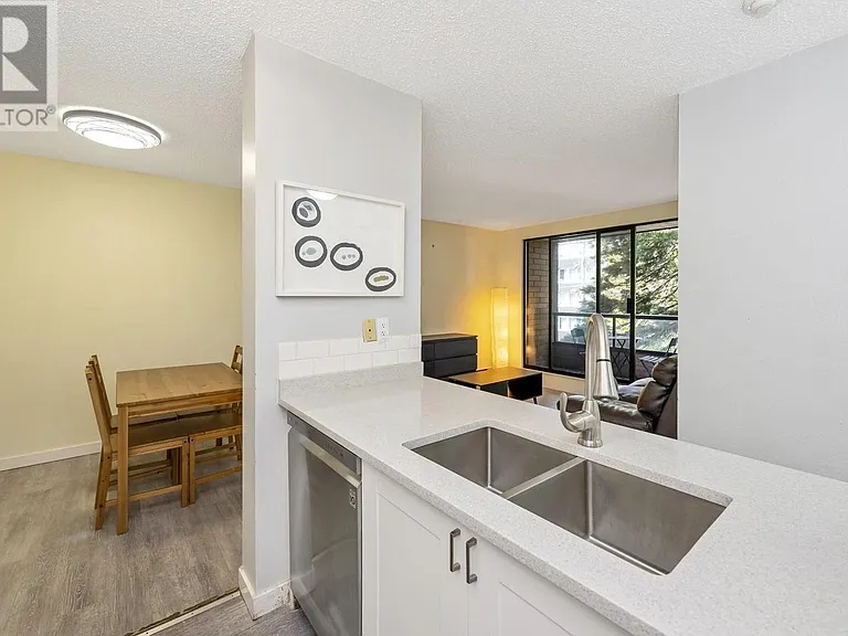 1630 Quadra St #306 — Photo 3